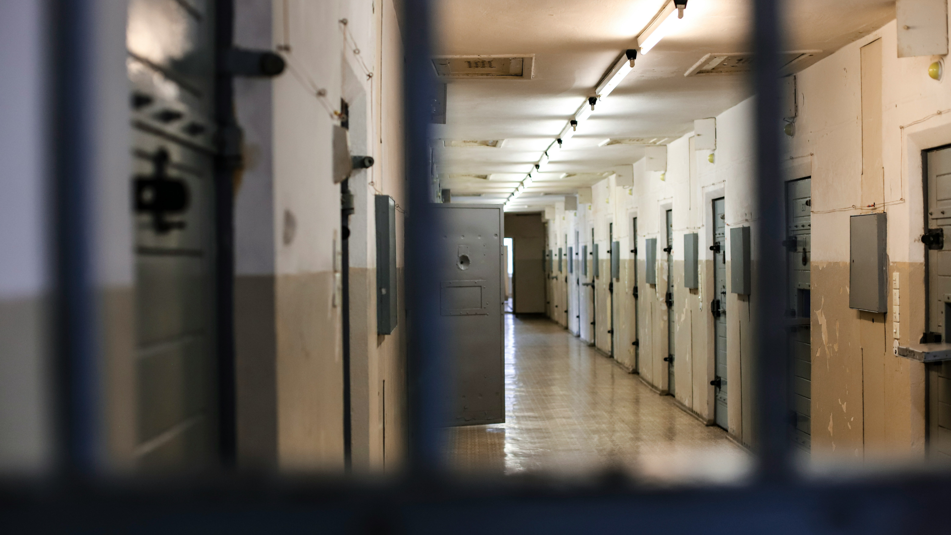 2000 Bibles pour les prisons